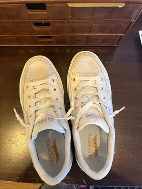 Women’s slip on Arch fit sneaker